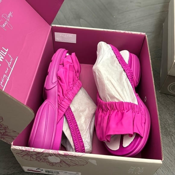 NATURALIZER Hope For Flowers Firecracker SANDALS (WIDE) - Picture 2 of 7